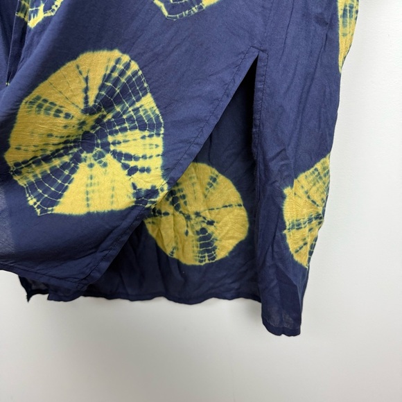 Elan Sand Dollar Button Down in Navy/Yellow - Picture 4 of 8